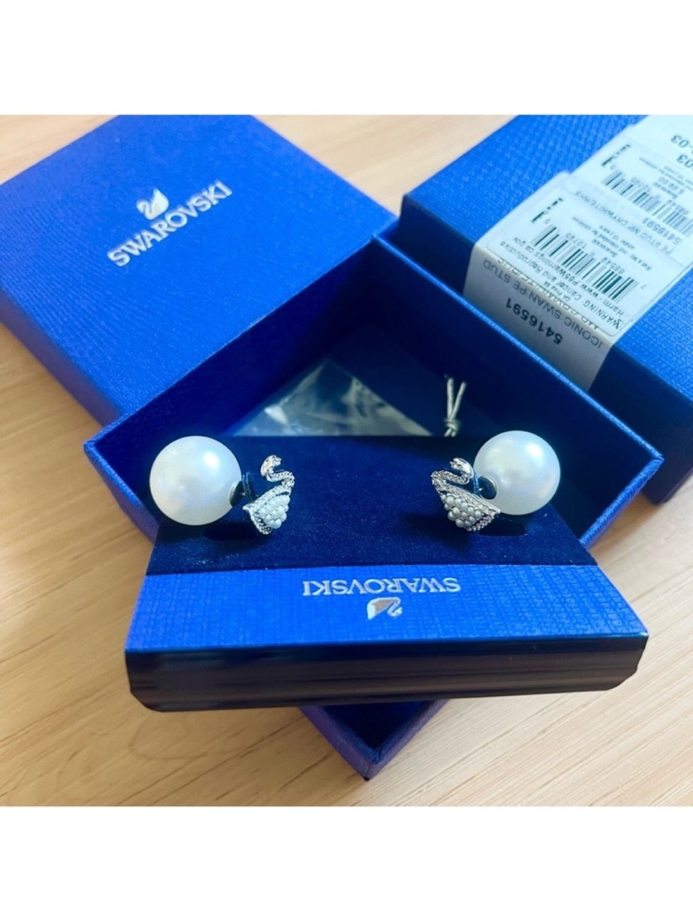 Swarovski Iconic Swan
Swarovski swan stud earrings
#5416591